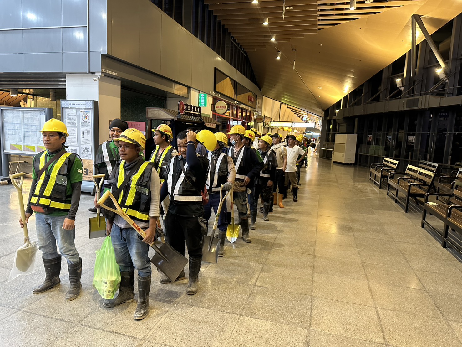 救災作業進行中